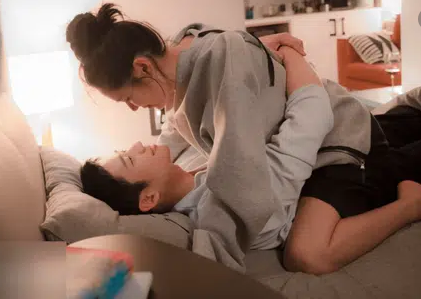 4 kỹ năng “nói bậy” khi lên giường, nghe qua thấy ngượng nhưng lại khiến chàng ngất ngây