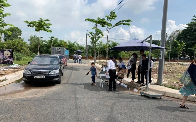 “Bắt đáy” đất nền, nhà đầu tư đã lãi cả tỷ đồng nhưng vẫn quyết: “Ôm đất chờ bước vào chu kỳ tăng giá, mới bán”