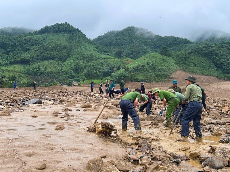 Kỳ tích Làng Nủ: Tìm thấy 2 hộ dân với 8 người chạy thoát trong vụ lũ quét kinh hoàng