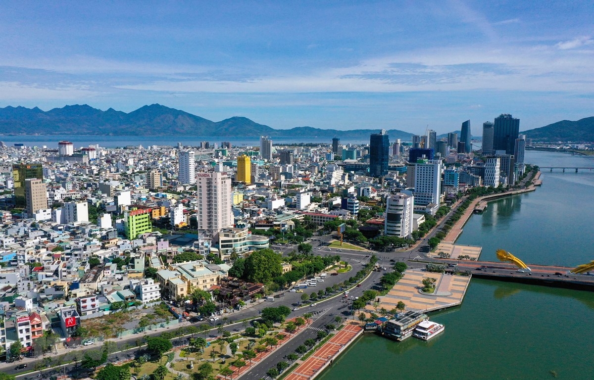 Tỷ phú Phạm Nhật Vượng hợp tác Đà Nẵng nghiên cứu cơ chế phát triển trung tâm tài chính, triển khai loạt dự án về phát triển trạm sạc, đô thị xanh, dự án nhà ở xã hội Làng Vân…