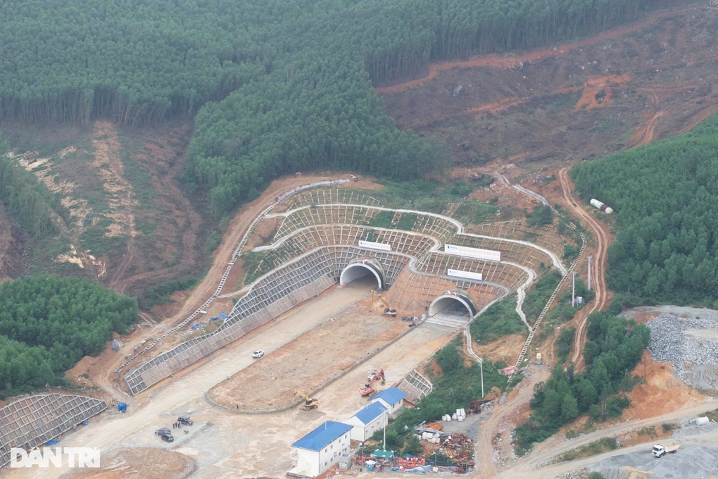 Thông hầm dài nhất cao tốc Quảng Ngãi – Hoài Nhơn vào cuối tháng 4/2025