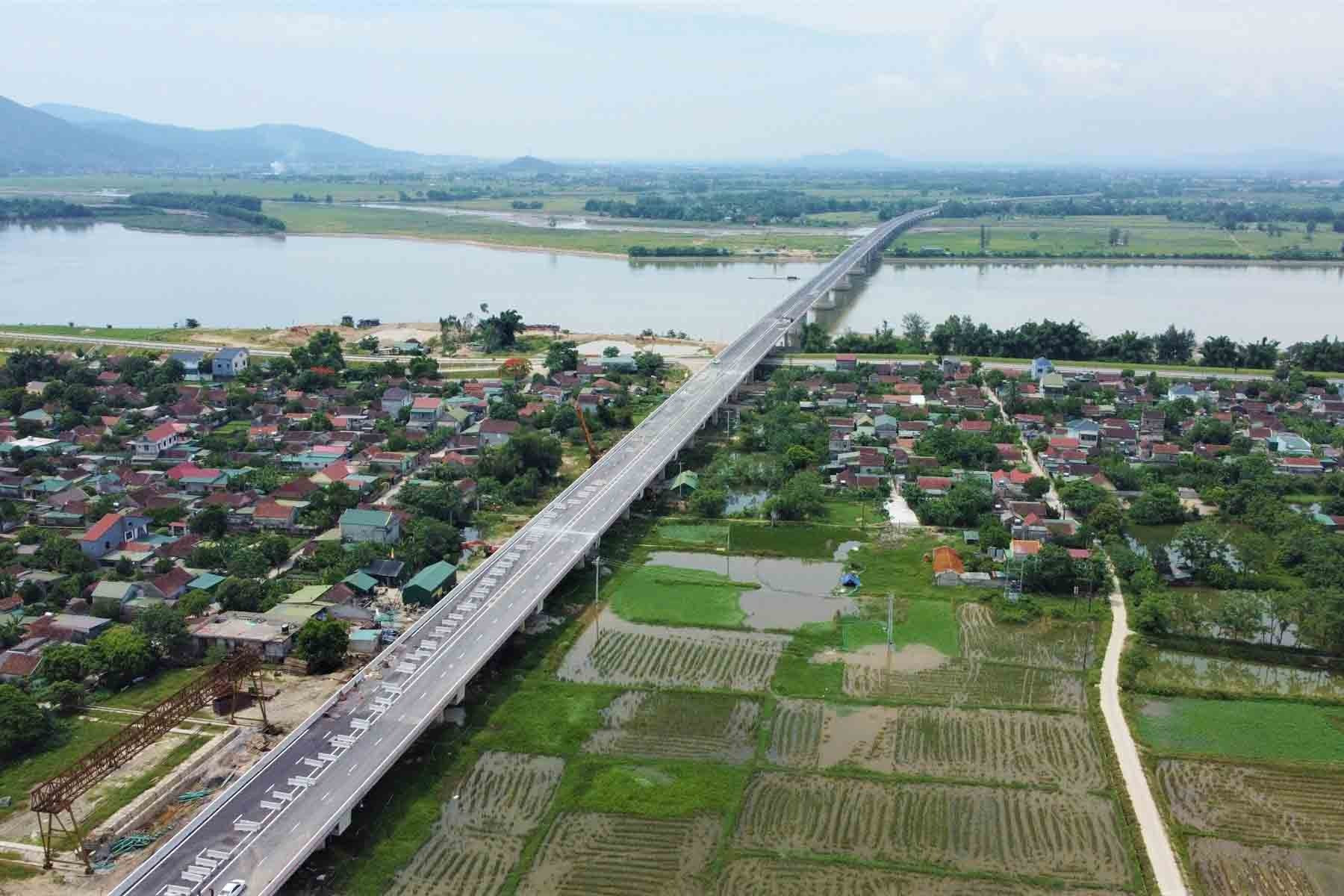 Cầu duy nhất ở Việt Nam bắc qua 2 dòng sông: Xây dựng khó khăn, lập kỷ lục của cao tốc Bắc-Nam