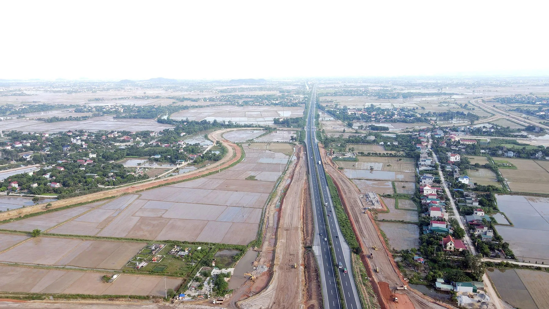 Cận cảnh nút giao cao tốc Cầu Giẽ – Ninh Bình ở Thanh Liêm tỉnh Hà Nam sắp xây cầu vượt 6 làn xe