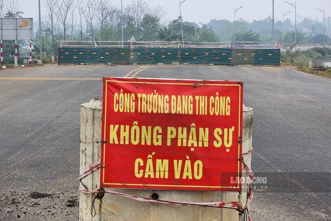 Lý do đoạn đường dự án 300 tỉ đồng ở Phú Thọ “rào thêm rào”