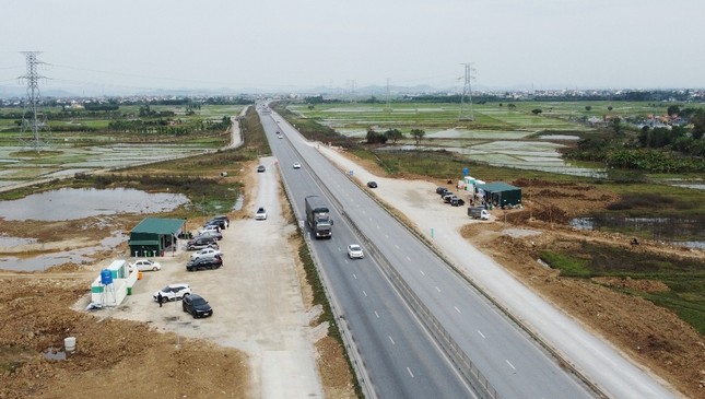 Cận cảnh ba trạm dừng nghỉ tạm trên cao tốc từ Hà Tĩnh ra Ninh Bình