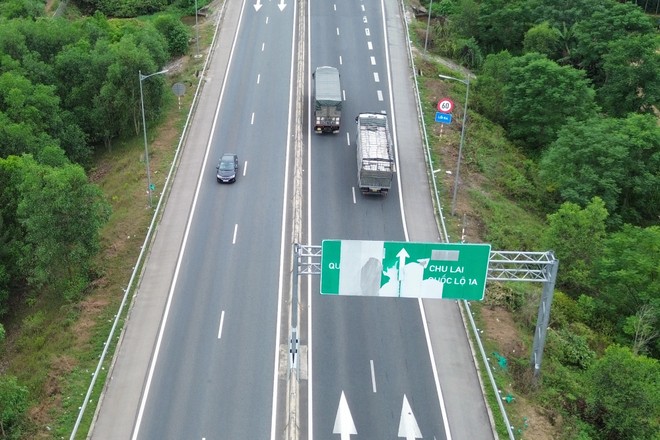 Vì sao chưa có đường dẫn vào cầu vượt cao tốc Đà Nẵng-Quảng Ngãi?