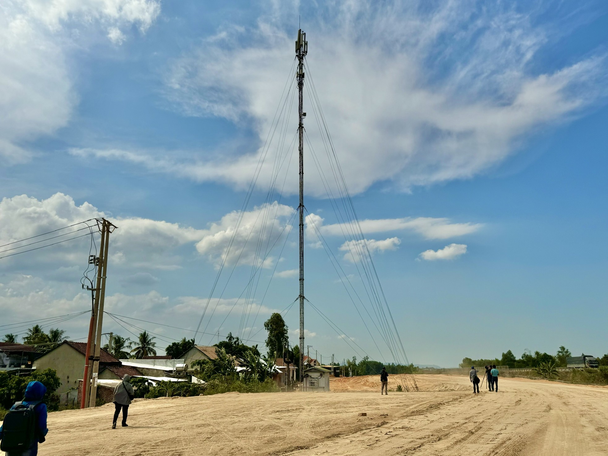 Gần 6.000 người và máy móc, 50 mũi thi công cao tốc Quảng Ngãi