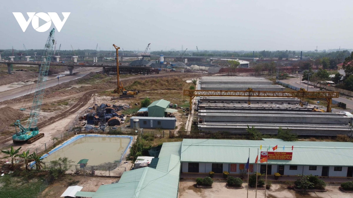Cận cảnh cao tốc Biên Hoà – Vũng Tàu đoạn qua Đồng Nai đầu năm 2025