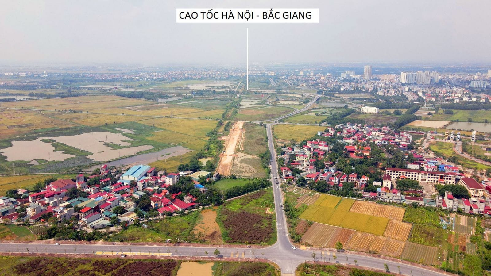 Hình ảnh đường kết nối Vành đai 4 với cao tốc Hà Nội – Bắc Giang đang xây dựng
