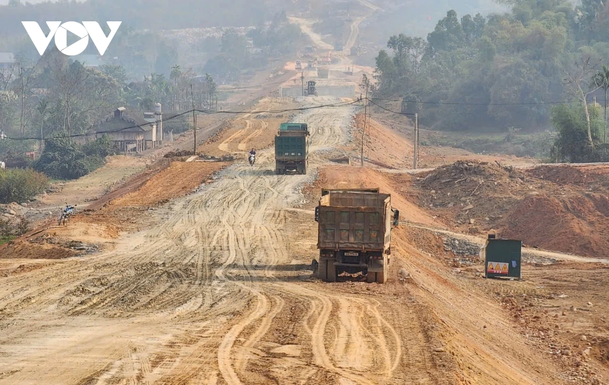 Thi công “3 ca 4 kíp”, đẩy nhanh tiến độ cao tốc Tuyên Quang – Hà Giang