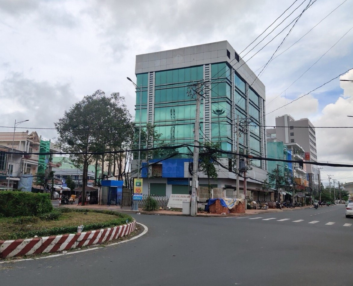 Sacombank (STB) rao bán lô đất ở vị trí ‘rất đẹp’ tại Hậu Giang, diện tích lớn hơn 700m2