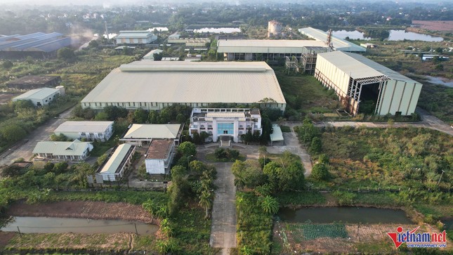 Dự án nghìn tỷ sừng sững ‘đắp chiếu’ cả chục năm ở Phú Thọ, dân quây lưới nuôi gà