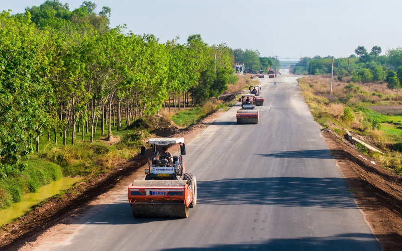 Hợp long cây cầu dài nhất đường Hồ Chí Minh đoạn qua tỉnh Bình Dương, nối liền tỉnh Tây Ninh