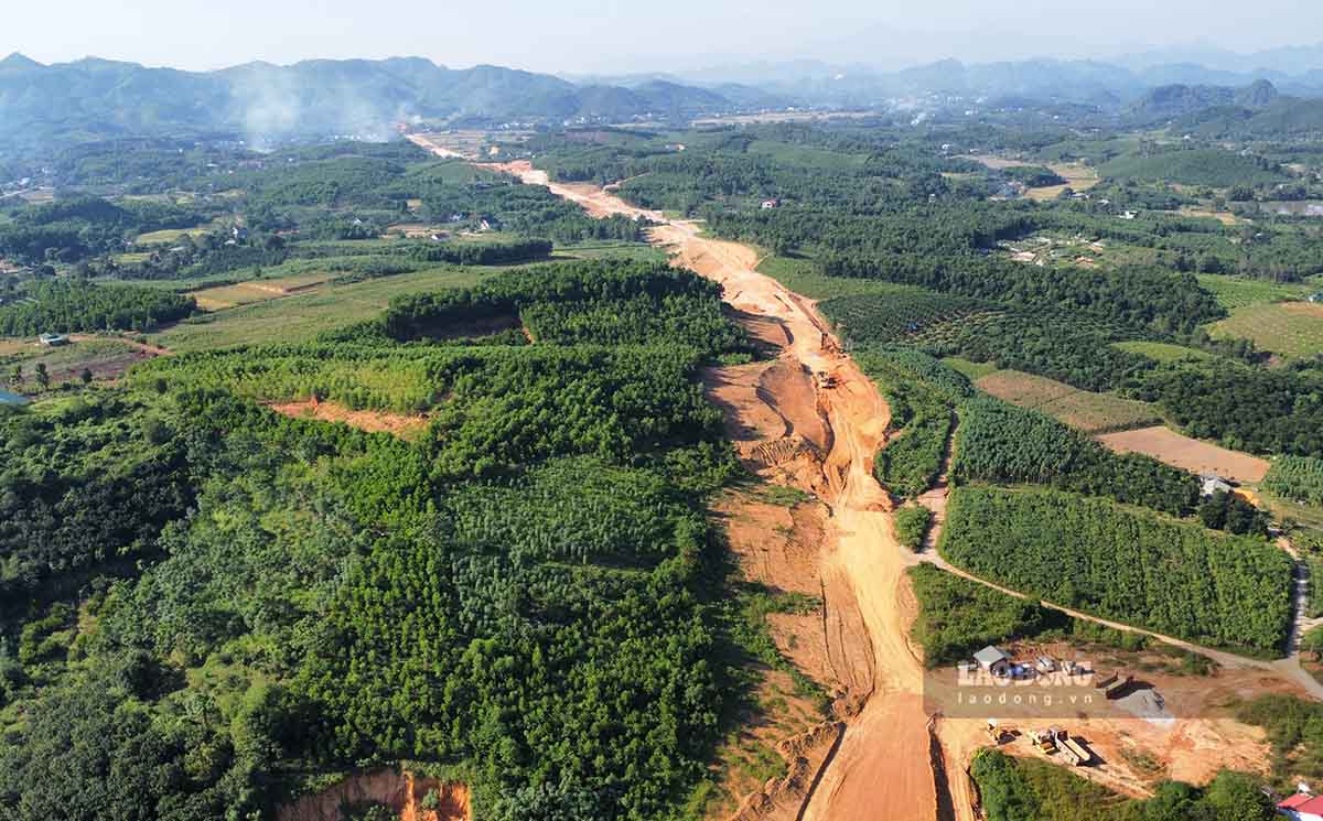 Băng núi vượt sông làm cao tốc 6.800 tỉ qua Tuyên Quang