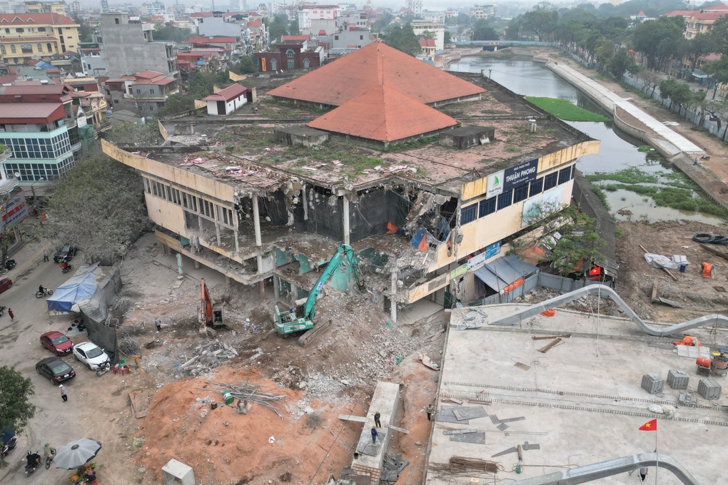 Phá bỏ một phần chợ Rồng nổi tiếng nhất Ninh Bình - 3 Phá bỏ một phần chợ Rồng nổi tiếng nhất Ninh Bình - 3