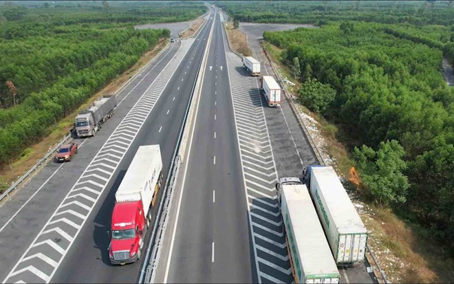 Cao tốc vận hành 6 năm vẫn thiếu “đầu vào”, bí “đầu ra”