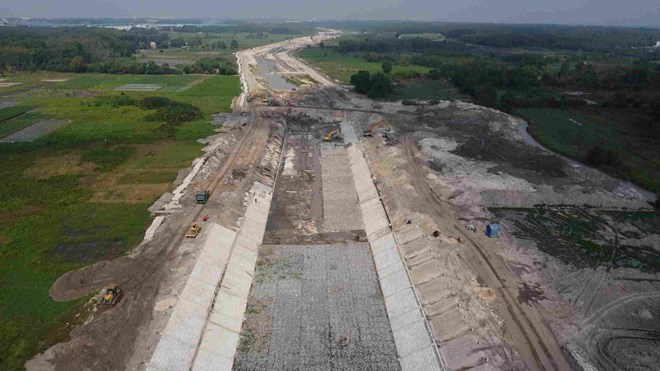 Đầu tư dự án mở rộng đường dọc Suối Cái ở Bình Dương