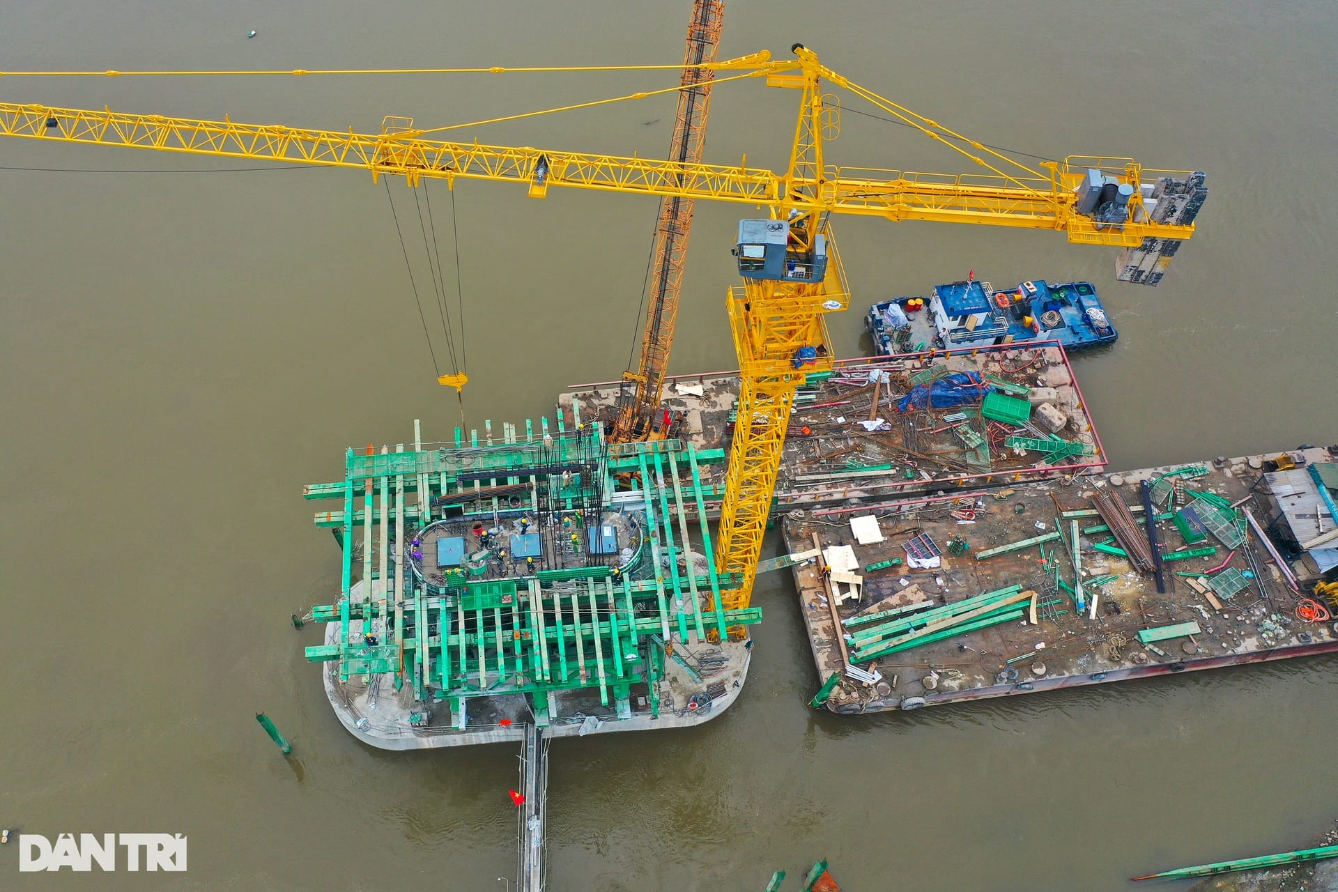 Lộ diện hình hài cầu Phong Châu mới sau 5 tháng thi công - 6 Lộ diện hình hài cầu Phong Châu mới sau 5 tháng thi công - 6