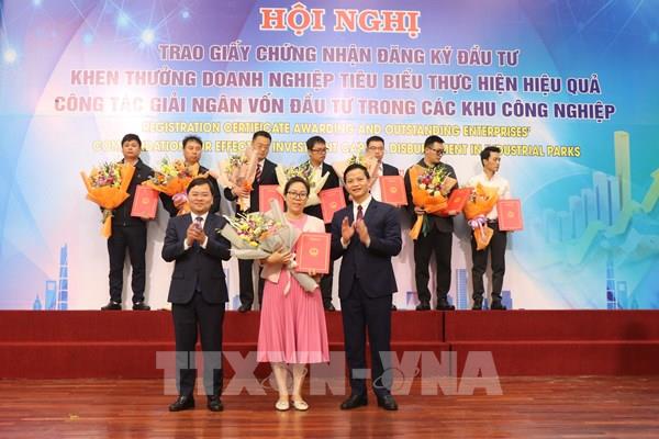 Bắc Ninh trao chứng nhận và thỏa thuận đầu tư gần 1,1 tỷ USD cho các dự án