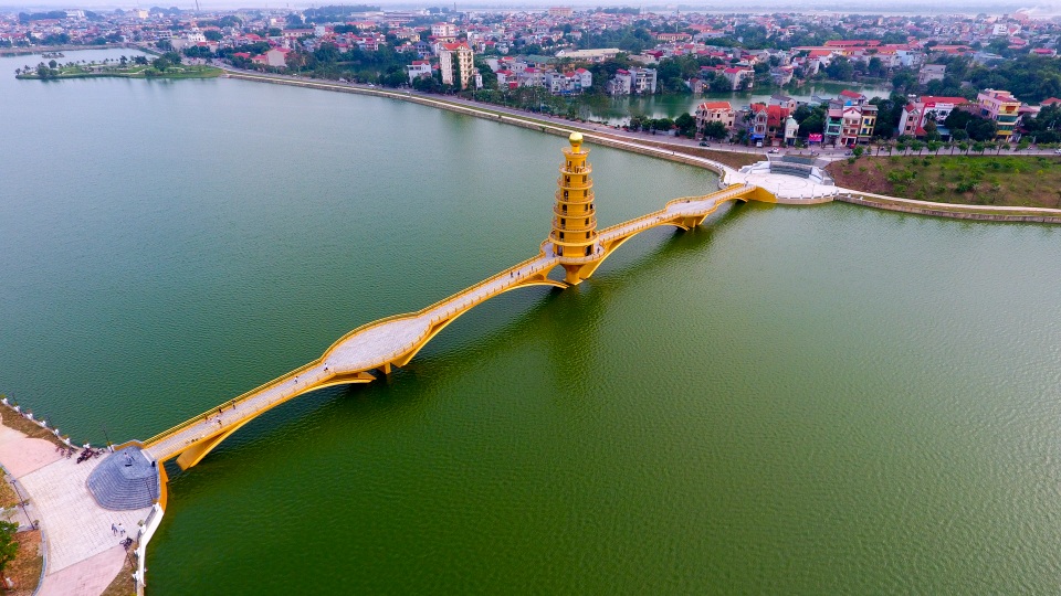 Toàn cảnh cây cầu đi bộ với kiến trúc tháp 7 tầng độc nhất vô nhị tại Phú Thọ - 1