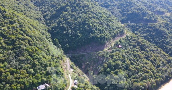 Đường trăm tỉ đầu tư dở dang, dân phải ‘bỏ’ đường bộ để đi thuyền