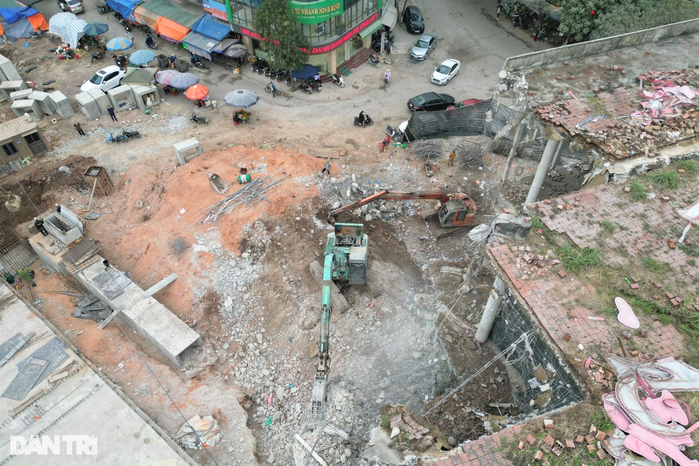 Phá dỡ chợ Rồng nổi tiếng, gắn bó lâu đời với người dân Ninh Bình - 2 Phá dỡ chợ Rồng nổi tiếng, gắn bó lâu đời với người dân Ninh Bình - 2