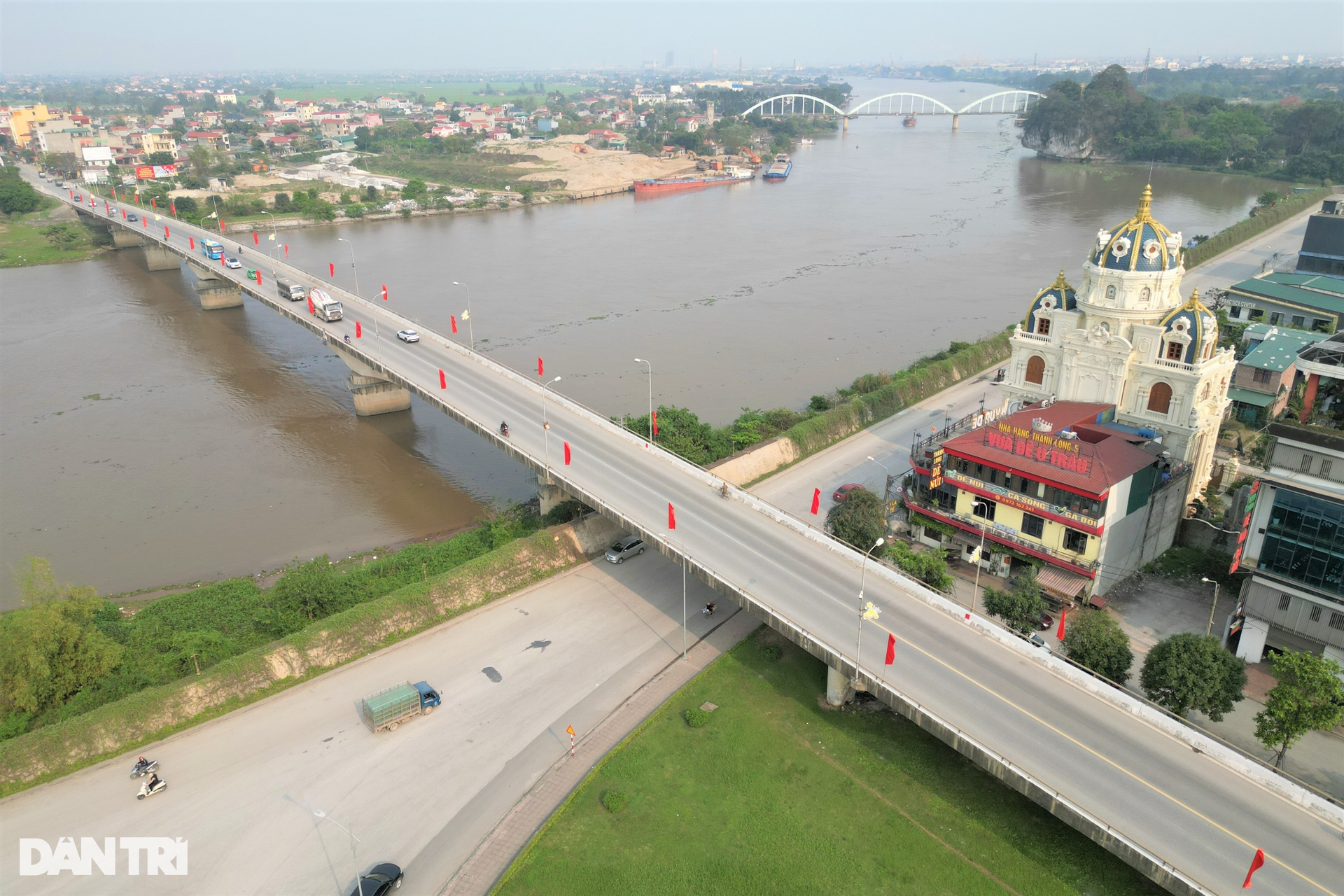 Những cây cầu vượt sông nối Ninh Bình - Nam Định sau 3 thập kỷ chia tách - 1 Những cây cầu vượt sông nối Ninh Bình - Nam Định sau 3 thập kỷ chia tách - 1