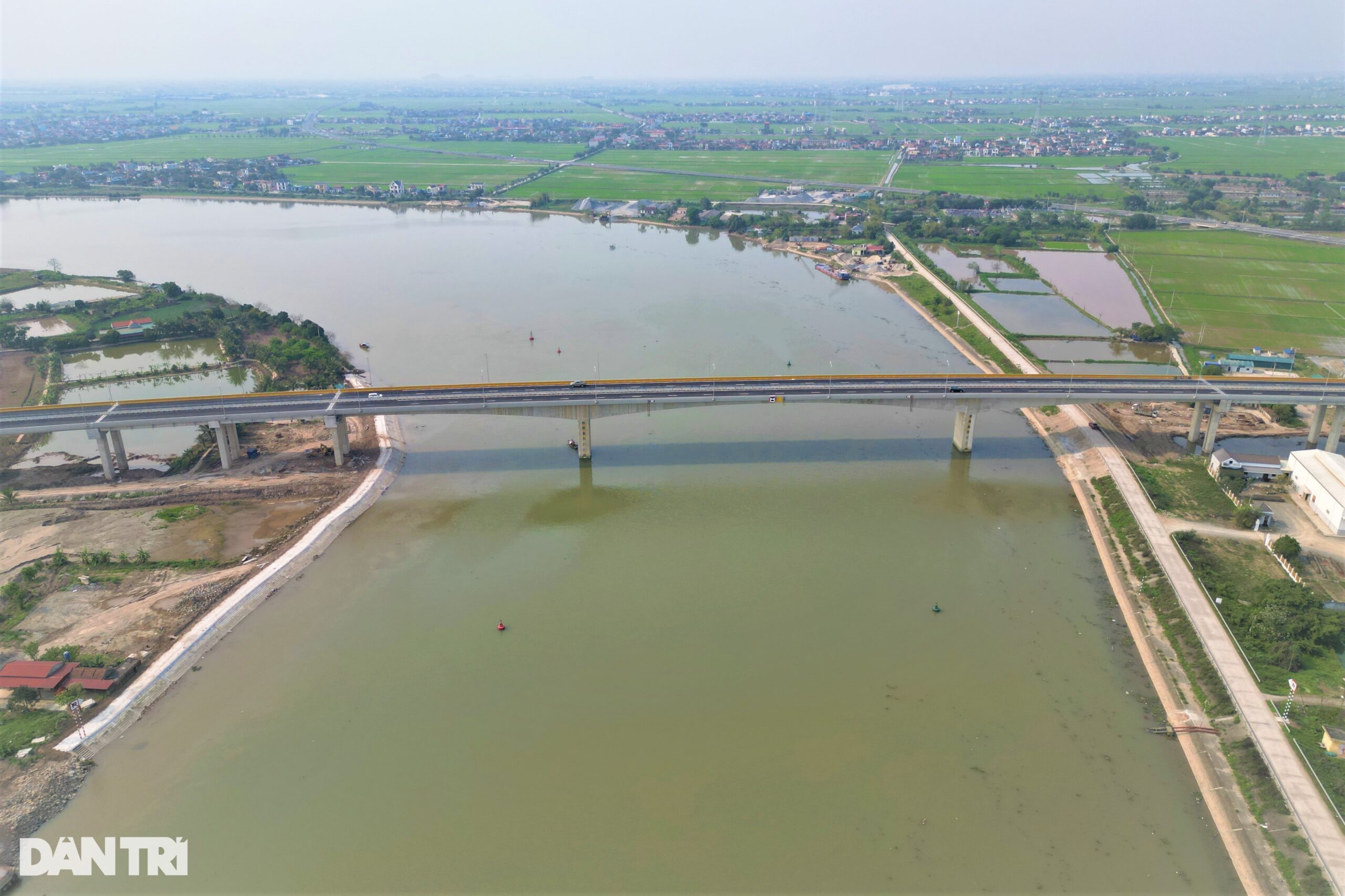 Những cây cầu vượt sông nối Ninh Bình - Nam Định sau 3 thập kỷ chia tách - 11