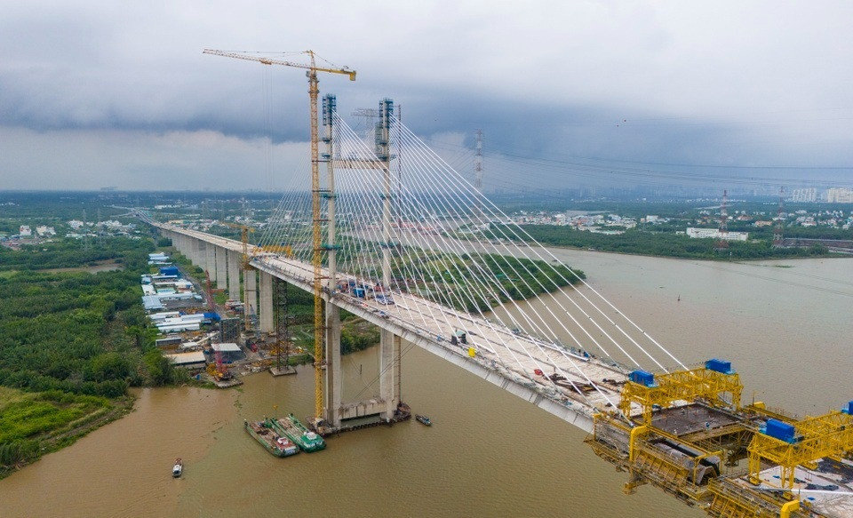 Hai cây cầu dây văng tĩnh không cao nhất Việt Nam khởi công từ 10 năm trước đang nỗ lực về đích