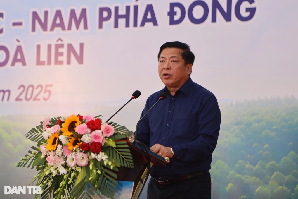 Khởi công dự án hơn 3.000 tỷ đồng mở rộng cao tốc La Sơn - Hòa Liên - 1 Khởi công dự án hơn 3.000 tỷ đồng mở rộng cao tốc La Sơn - Hòa Liên - 1