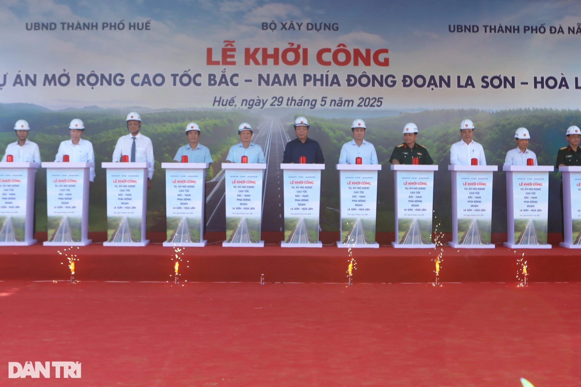Khởi công dự án hơn 3.000 tỷ đồng mở rộng cao tốc La Sơn - Hòa Liên - 3