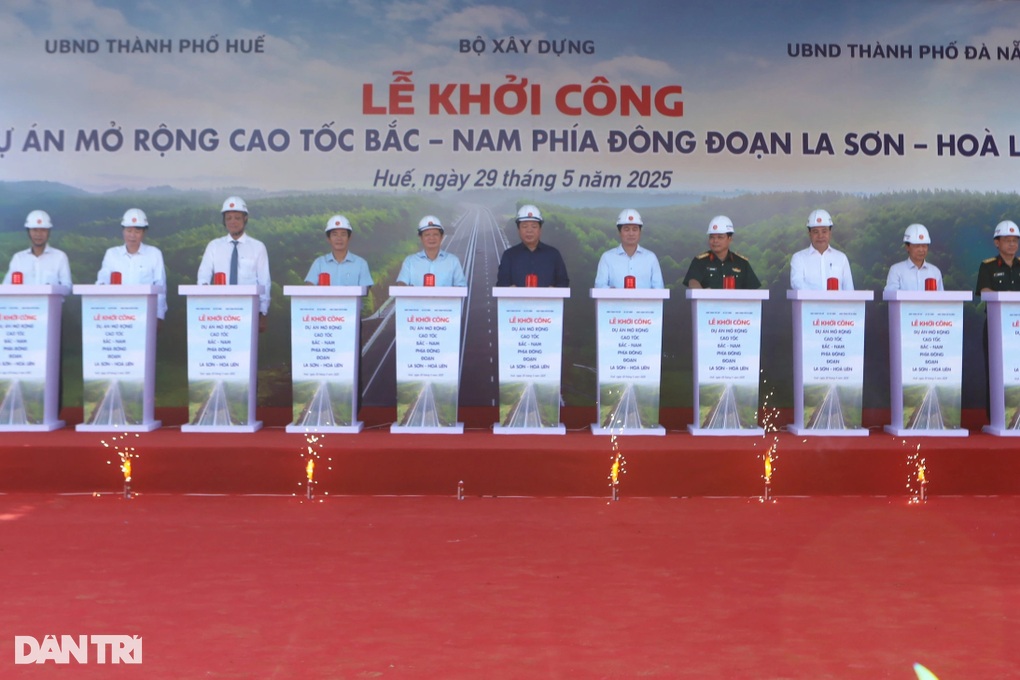 Khởi công dự án hơn 3.000 tỷ đồng mở rộng cao tốc La Sơn - Hòa Liên - 3 Khởi công dự án hơn 3.000 tỷ đồng mở rộng cao tốc La Sơn - Hòa Liên - 3