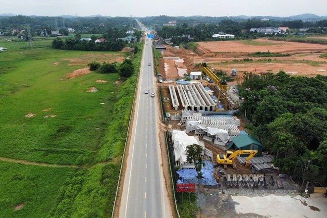 Trên công trường đường 692 tỷ đồng nối 2 cao tốc ở Phú Thọ