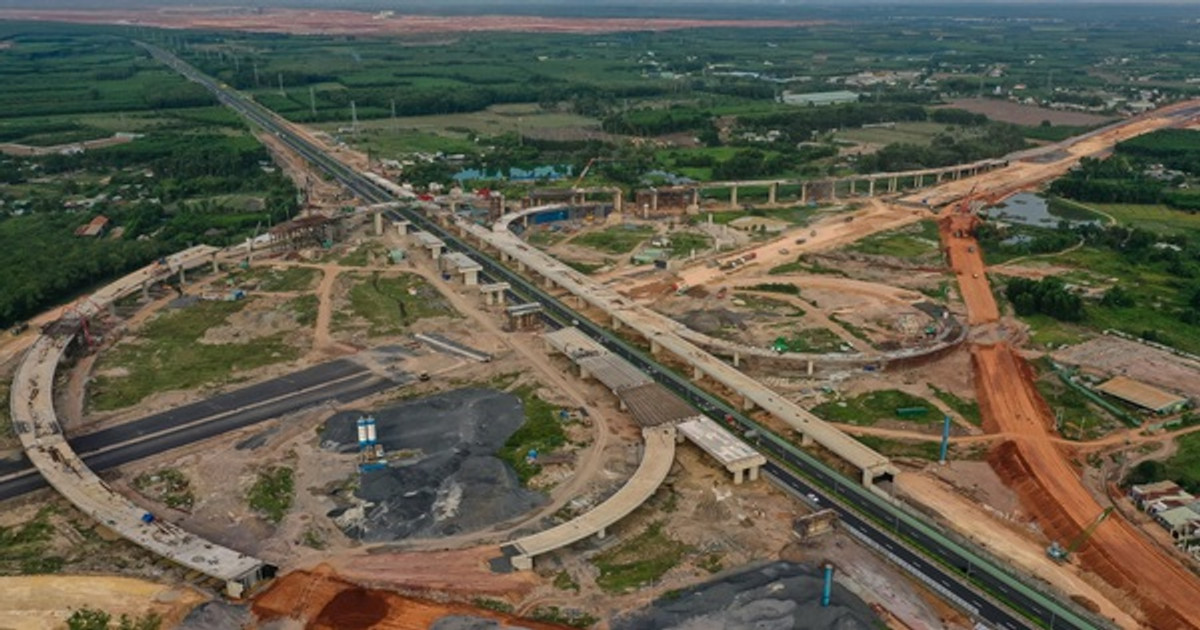 Cao tốc 18.000 tỷ kết nối Đông Nam Bộ: Một đoạn vượt tiến độ 8 tháng, phải hoàn thành trước khi siêu sân bay hoạt động