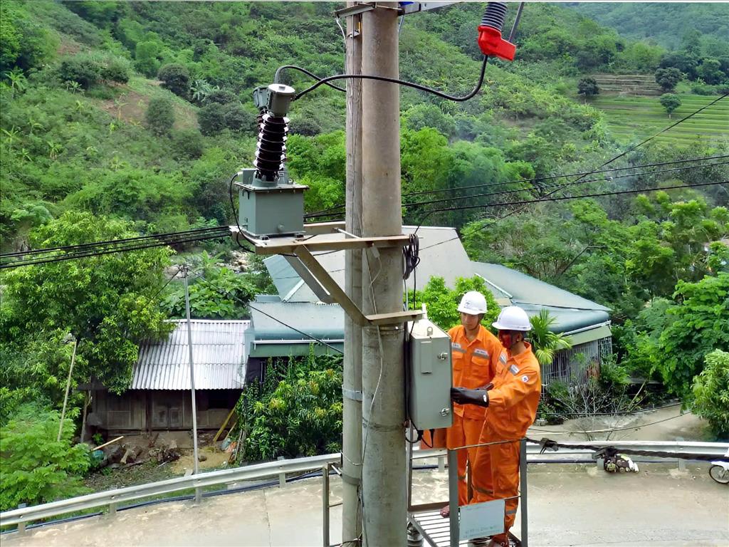 EVN và tỉnh Phú Thọ tháo gỡ vướng mắc, đẩy nhanh tiến độ bàn giao mặt bằng hàng lang tuyến dự án đường dây 500kV Lào Cai – Vĩnh Yên