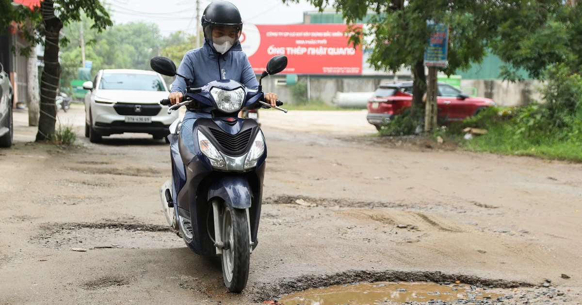 Nhiều tuyến đường ở TP Vinh xuống cấp nghiêm trọng