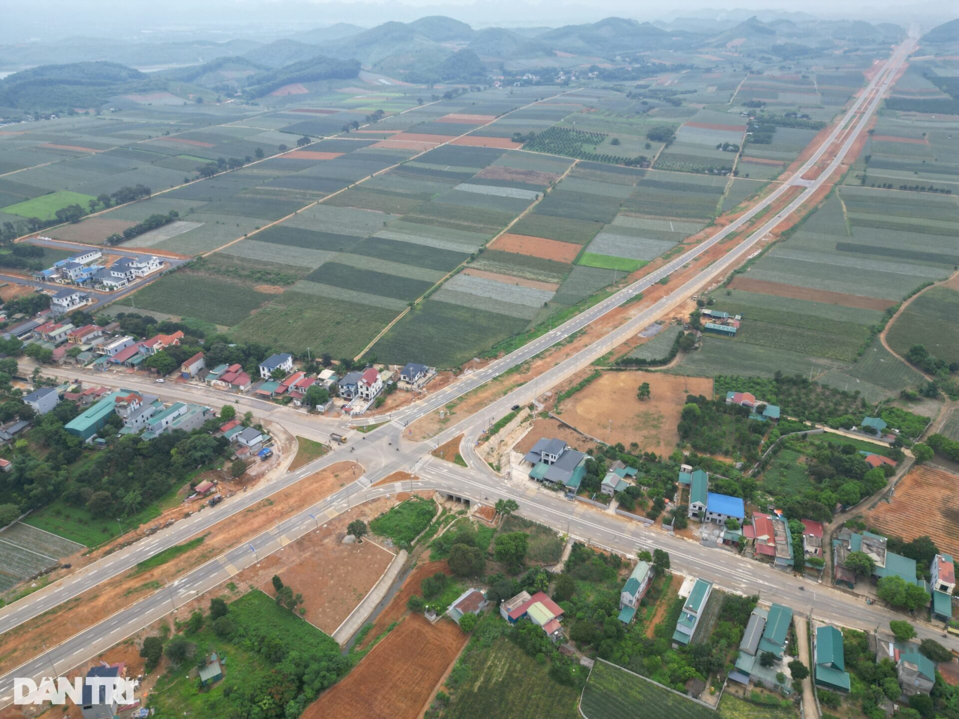 Đại lộ Hoa Lư 2.000 tỷ đồng “đẹp như cao tốc” ở Ninh Bình - 4