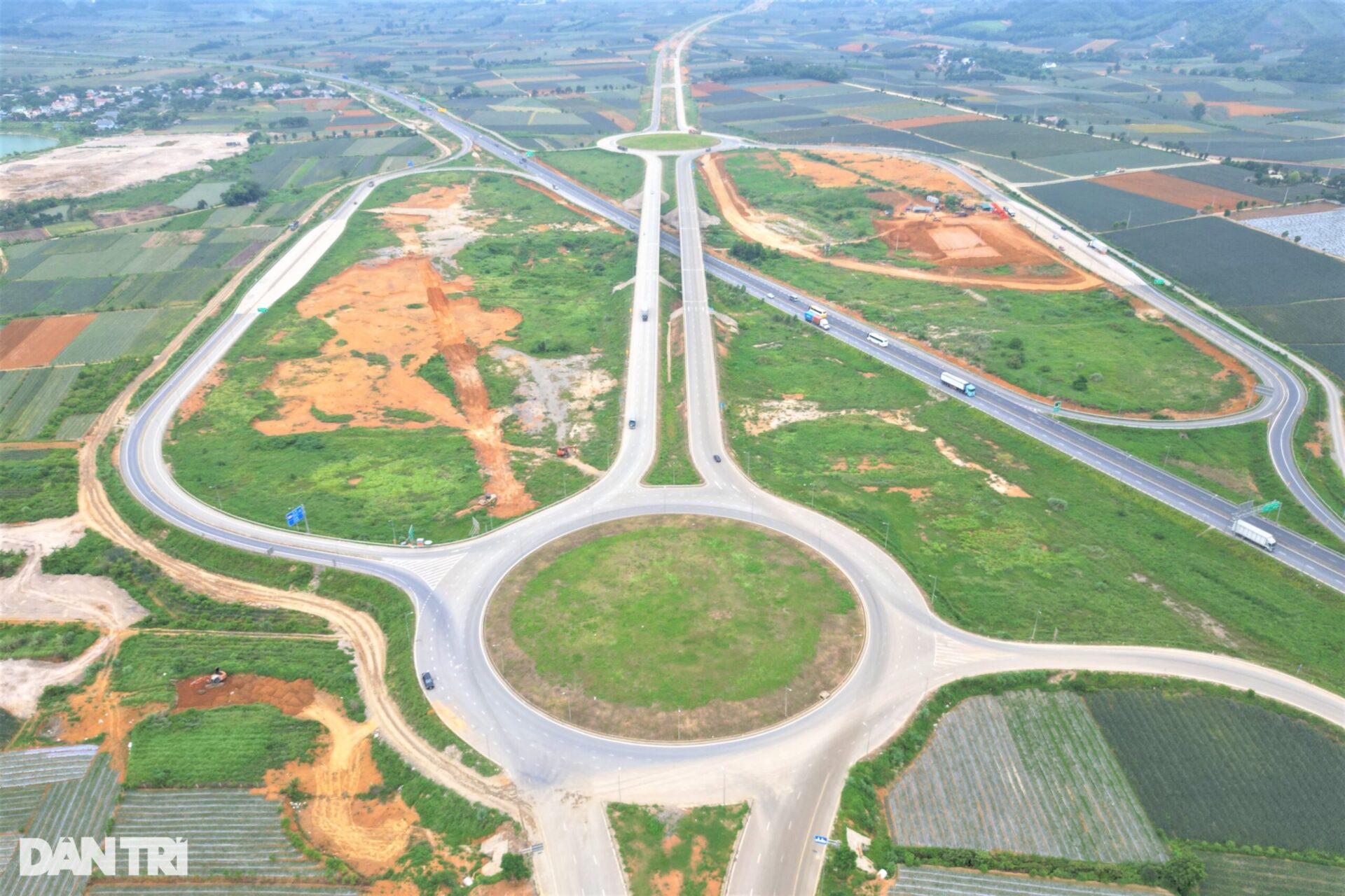 Đại lộ Hoa Lư 2.000 tỷ đồng “đẹp như cao tốc” ở Ninh Bình - 2
