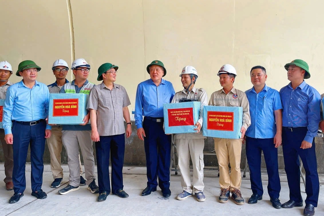 Phó Thủ tướng chỉ đạo đẩy nhanh tiến độ cao tốc Bắc - Nam qua Bình Định - 2