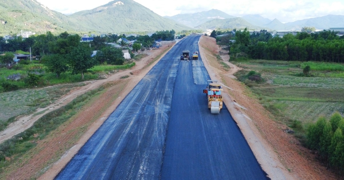 Phó Thủ tướng chỉ đạo đẩy nhanh tiến độ cao tốc Bắc – Nam qua Bình Định